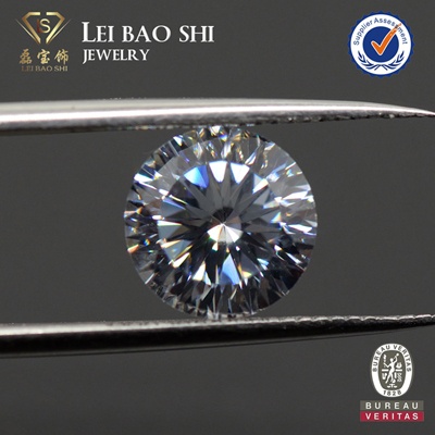10 PCS. / 4 MM. D/IF TOP 5A++ ZIRCONIA CUBIQUE CZ HEARTS